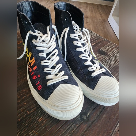 SOLD Authentic Louis Vuitton sneakers - Picture 6 of 15